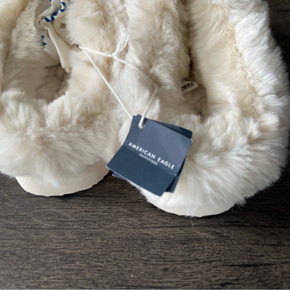 American Eagle Outfitters Pink Checkered Floral Fuzzy Slippers Size 10 NWT - Picture 6 of 8